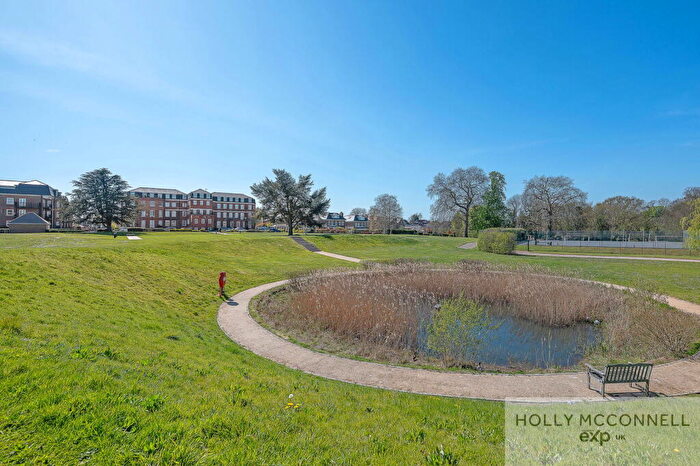 2 Bedroom Duplex For Sale In Hampton Grange, Bromley, BR1