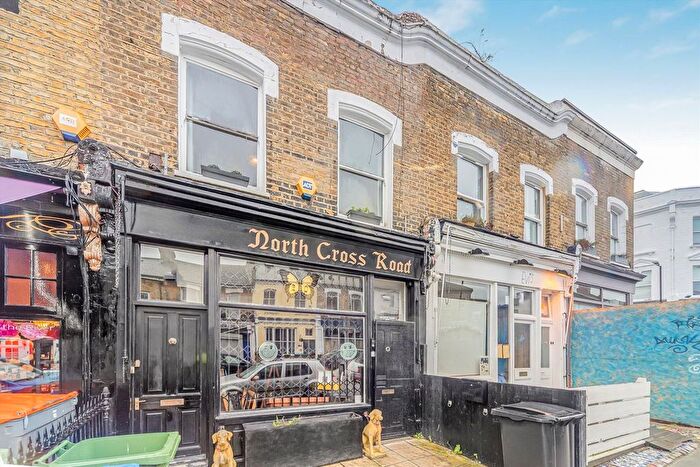 1 Bedroom Flat To Rent In North Cross Road, East Dulwich, SE22