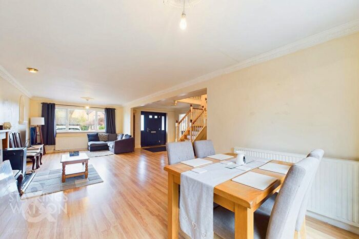 6 Bedroom Detached House For Sale In Shakespeare Way, Taverham, Norwich, NR8