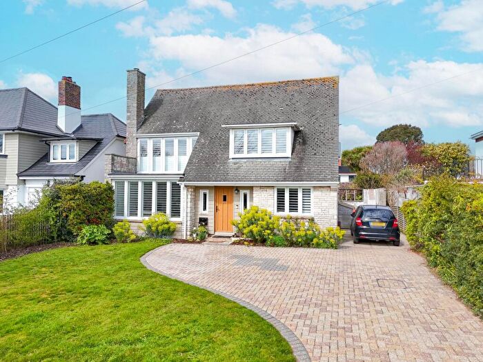 3 Bedroom Detached House For Sale In Hynesbury Road, Friars Cliff, Christchurch, BH23