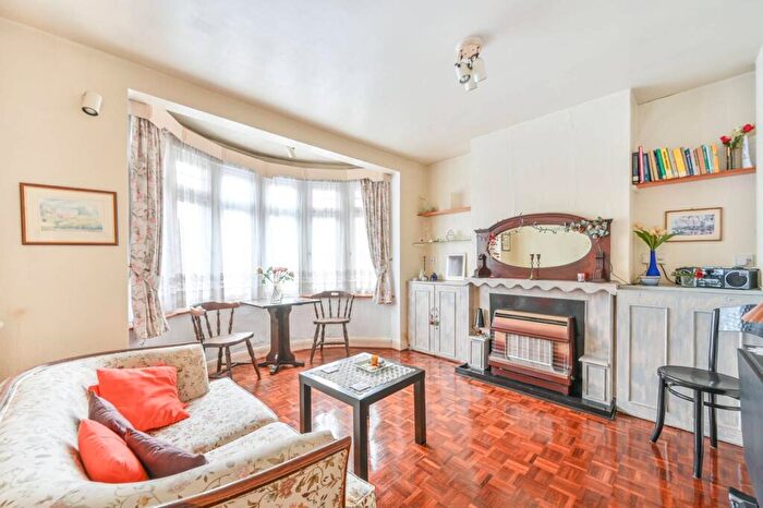 1 Bedroom Maisonette For Sale In Braemar Avenue, Neasden, London, NW10