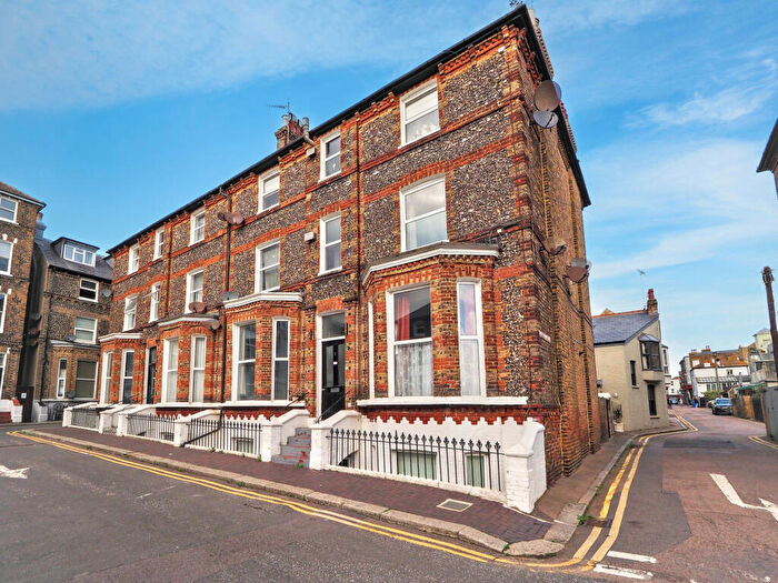 2 Bedroom Flat For Sale In Chandos Square, Broadstairs, Kent, CT10