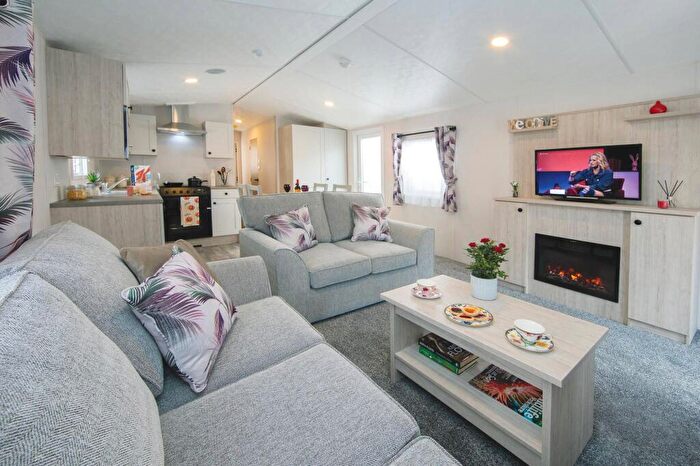 2 Bedroom Caravan For Sale In Great North Rd, Scrooby, DN10