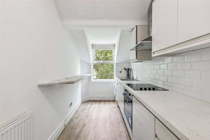 1 Bedroom Flat To Rent In The Avenue, Surbiton, KT5