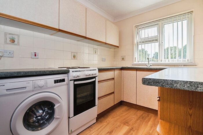 1 Bedroom Flat For Sale In Meggeson Avenue, Southampton, SO18