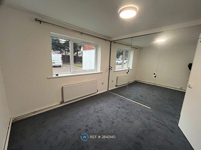 2 Bedroom Flat To Rent In Makepeace Road, Northolt, UB5