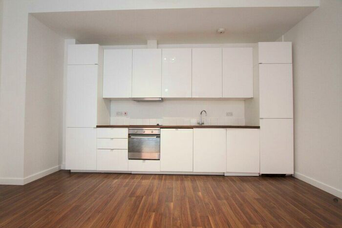 2 Bedroom Apartment To Rent In Parsons Street, Banbury, Oxon, OX16