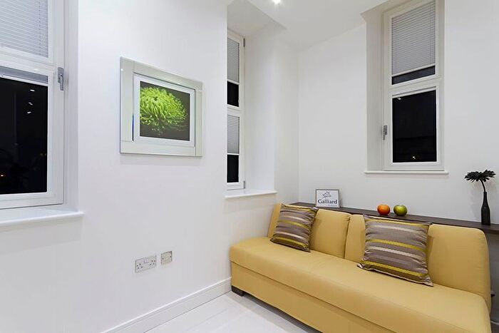 Studio To Rent In Albany House, London, WC1H