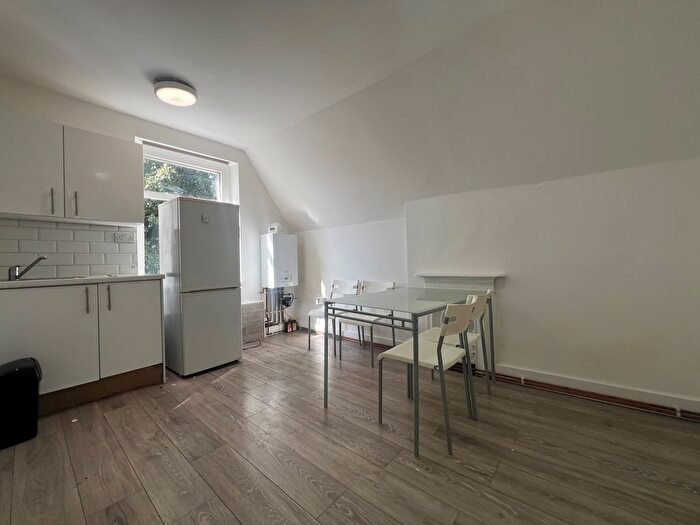 1 Bedroom Flat To Rent In Claude Road, Roath, Cardiff, CF24