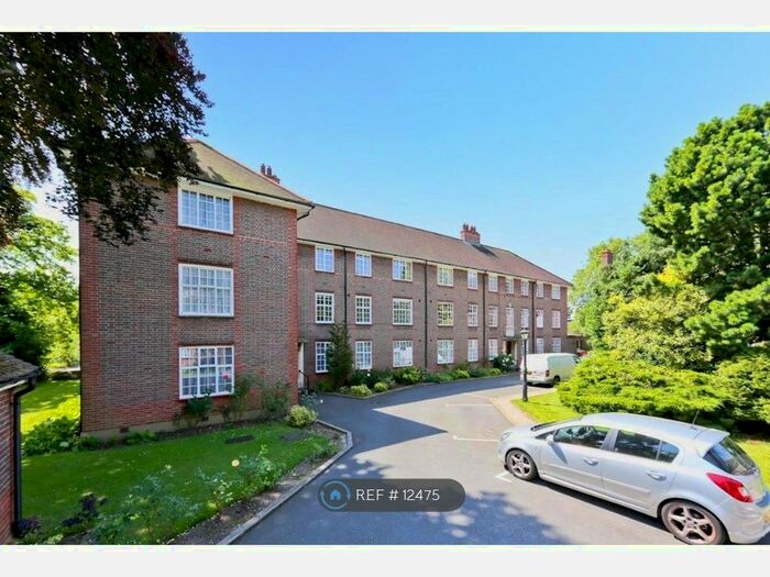 3 Bedroom Flat To Rent In Chandos Court, London, N14
