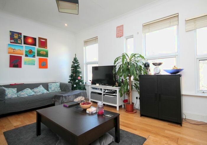 3 Bedroom Flat To Rent In Belmont Road, Haringey N15