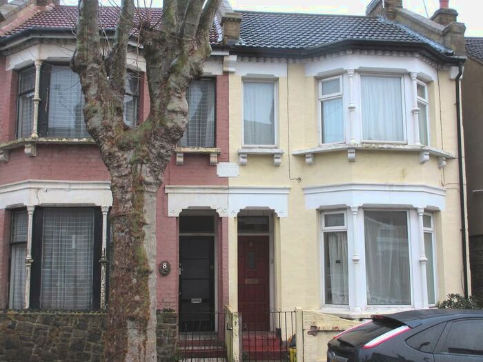 2 Bedroom Ground Flat To Rent In Wesley Road, Southend-On-Sea, SS1