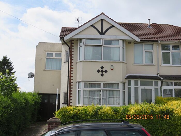 4 Bedroom Semi-Detached House To Rent In Hill Bank Road, Birmingham, B38
