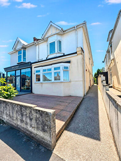 3 Bedroom Apartment For Sale In Alma Road, Winton, BH9