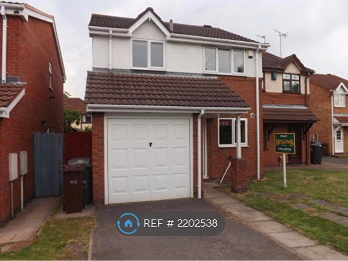 3 Bedroom Semi-Detached House To Rent In Wolverhampton, Wolverhampton, WV10