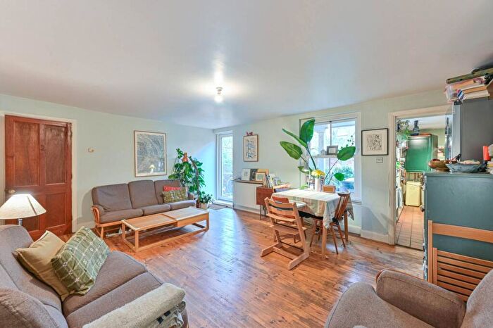 2 Bedroom Flat For Sale In Asylum Road, Peckham, London, SE15