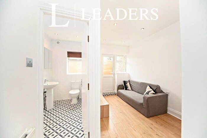 1 Bedroom Flat To Rent In Birchanger Road, SE25