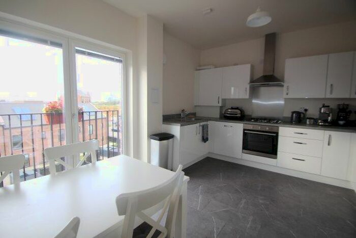 2 Bedroom Flat To Rent In Cuddies Walk, Glasgow, G4