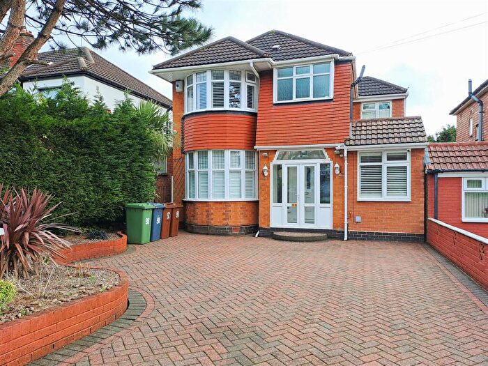 3 Bedroom Detached House For Sale In Wagon Lane, Solihull, Solihull, B92