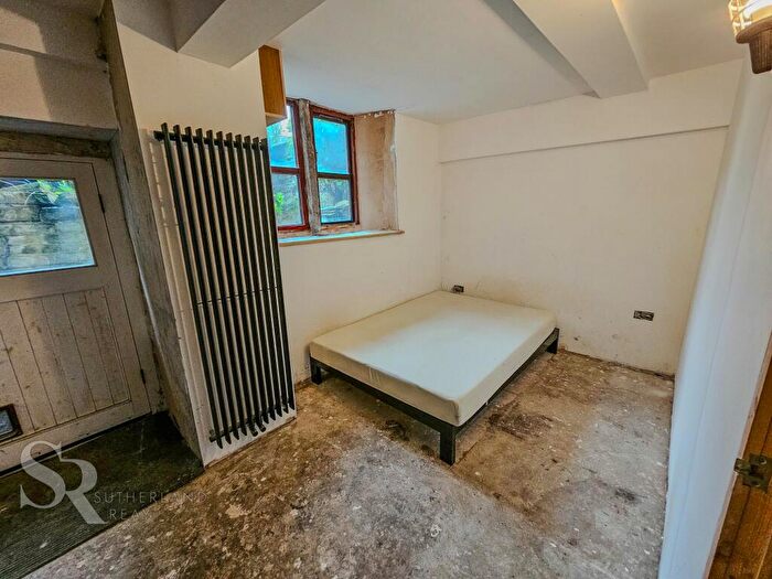 1 Bedroom Flat For Sale In Kinder Road, Hayfield, SK22