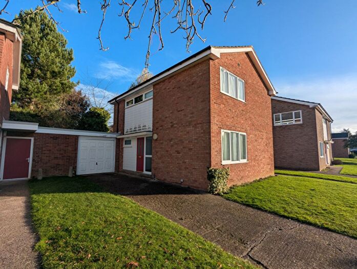3 Bedroom Link Detached House To Rent In Reynolds Close, Bedford, MK43