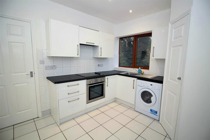 2 Bedroom Flat To Rent In Tunstall Avenue, Byker, Newcastle, NE6