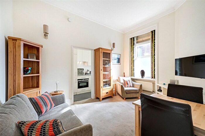 1 Bedroom Flat To Rent In Earls Court Square, Earls Court, SW5