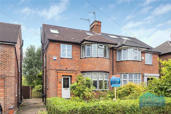 4 Bedroom Semi-Detached House To Rent In Linkside, Woodside Park, London, N12
