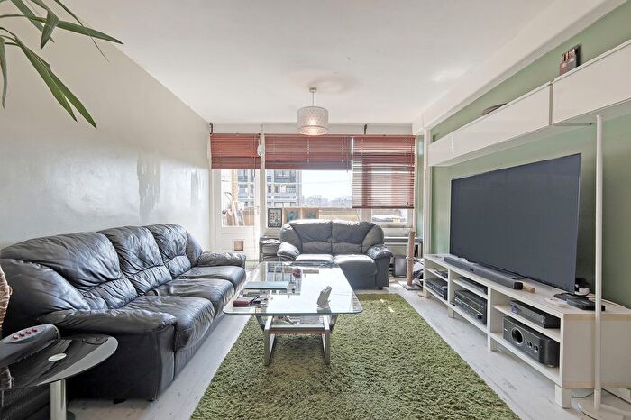 2 Bedroom Flat For Sale In Highcliffe Drive, London, SW15