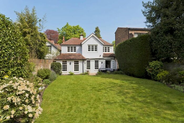 5 Bedroom Detached House To Rent In Gower Road, Weybridge KT13