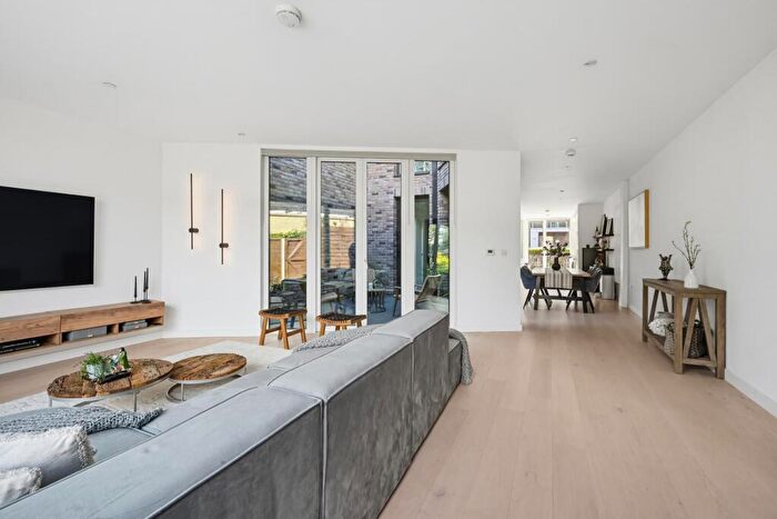 4 Bedroom Terraced House For Sale In Starboard Way, Royal Wharf, E16