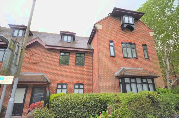 1 Bedroom Flat To Rent In Station Road, Amersham, Buckinghamshire, HP6