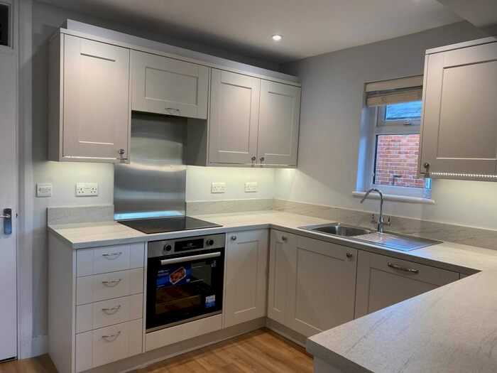 2 Bedroom Flat To Rent In Hermitage Parade, High Street, Ascot, SL5