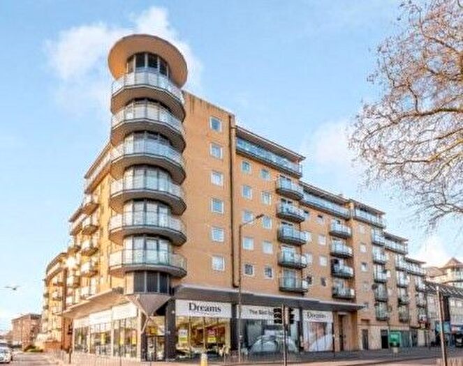 2 Bedroom Flat To Rent In High Street, Feltham, TW13