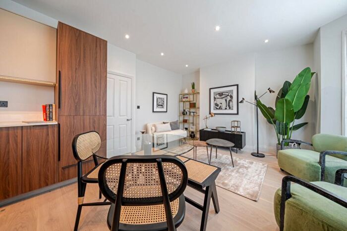 2 Bedroom Flat For Sale In Ravenslea Road, Balham, SW12