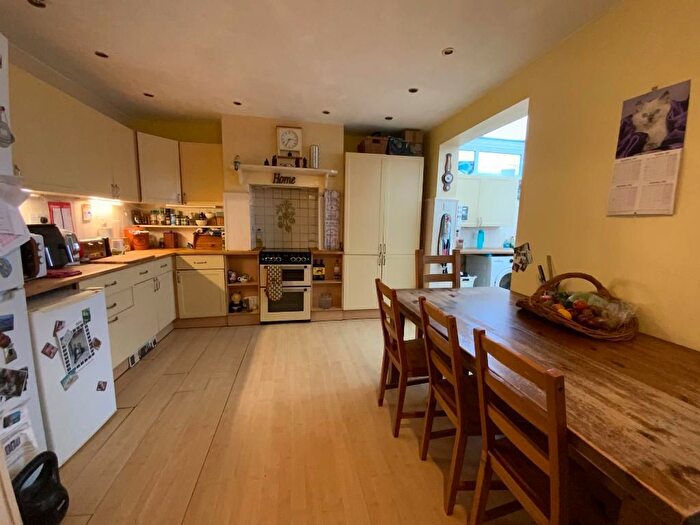 3 Bedroom Semi Detached House For Sale In Elm Park Avenue, Elm Park, Hornchurch, Essex, RM12