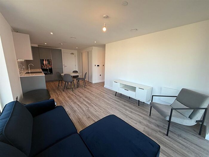 2 Bedroom Flat To Rent In The Railings, Middlewood Locks, M5