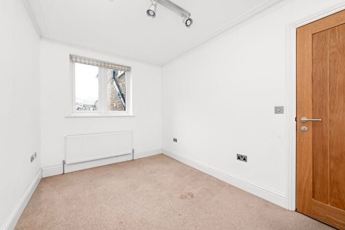 2 Bedroom Flat For Sale In East Dulwich Grove, East Dulwich, SE22