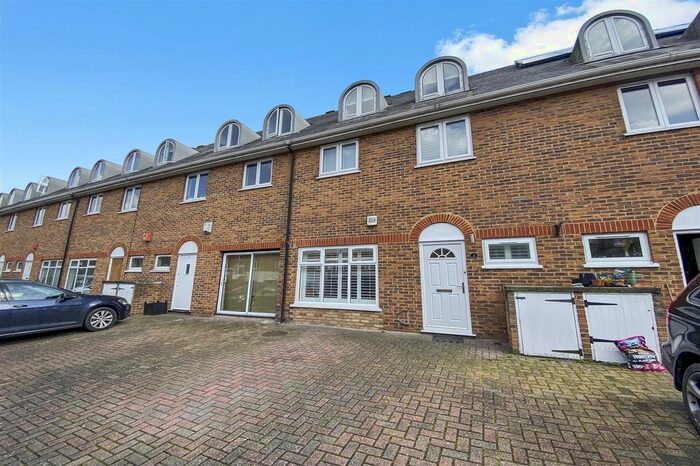 1 Bedroom Flat To Rent In Royal Victor Place, Victoria Park, E3