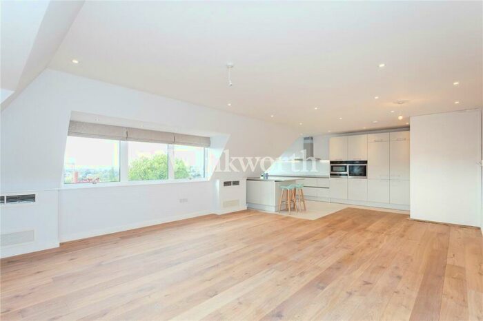 3 Bedroom Penthouse To Rent In White Lodge, The Vale, London, NW11