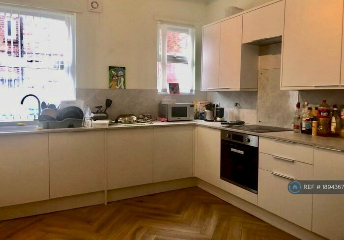 6 Bedroom Semi-Detached House To Rent In Lenton Boulevard, Nottingham, NG7