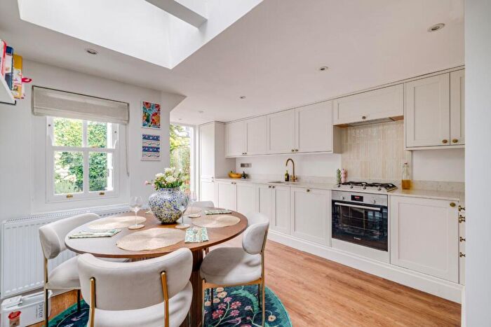 2 Bedroom Cottage For Sale In Worple Street, SW14