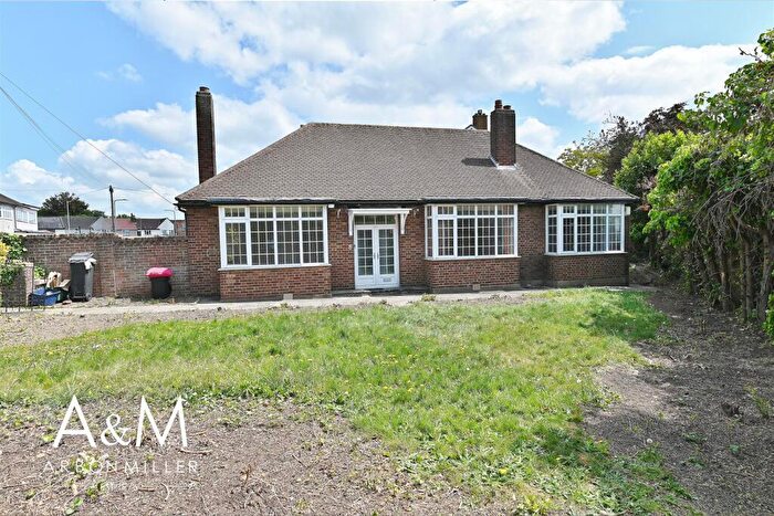 4 Bedroom Bungalow To Rent In Mossford Lane, Barkingside, IG6