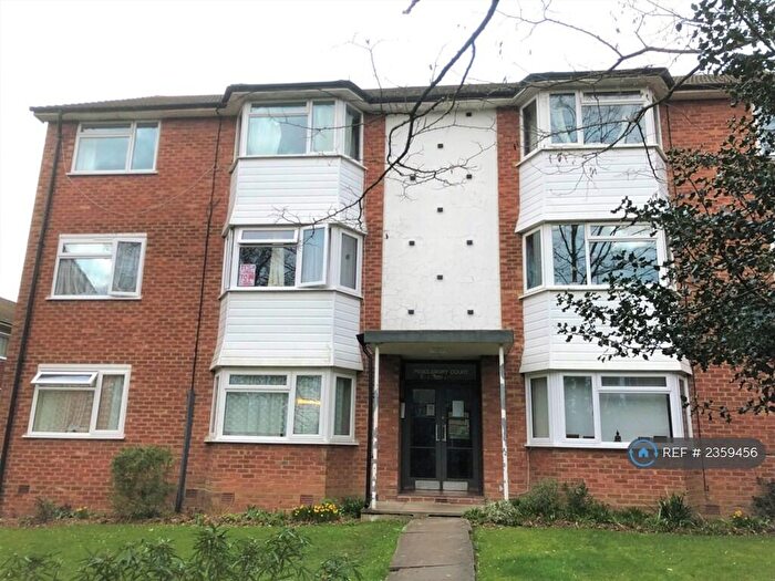 3 Bedroom Flat To Rent In Cranes Park, Surbiton, KT5