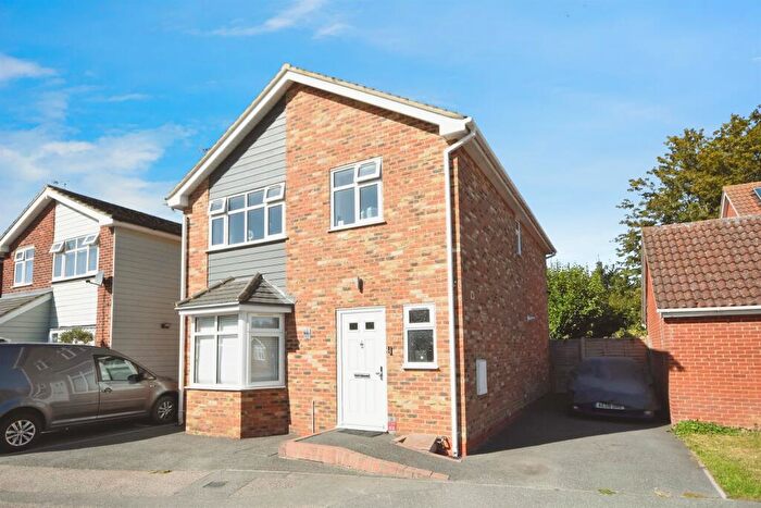 4 Bedroom Detached House For Sale In Longmead Avenue, Great Baddow, Chelmsford, CM2
