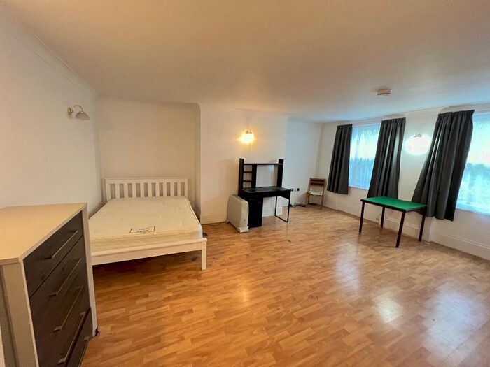 Studio To Rent In Cazenove Road, London, N16