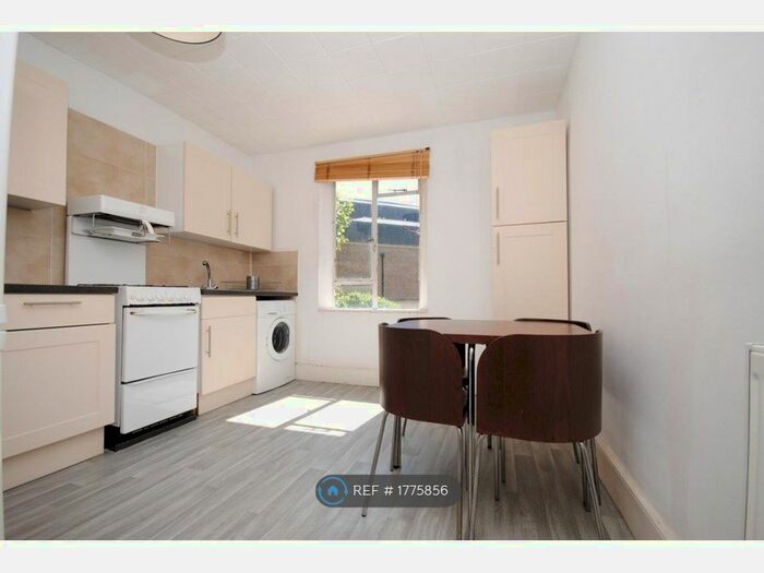 2 Bedroom Flat To Rent In Fentiman Road, London, SW8