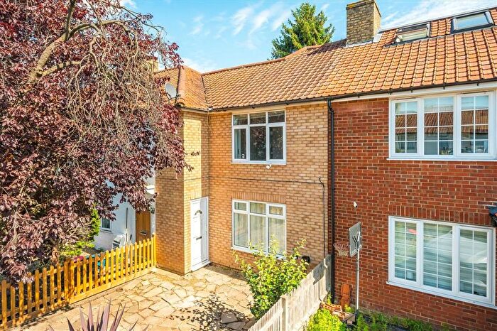 1 Bedroom Flat For Sale In Alderbury Road, Barnes, SW13