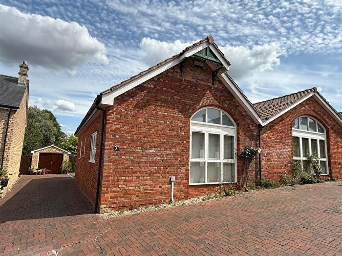 3 Bedroom End Of Terrace House For Sale In Edreds Court, Calne, SN11