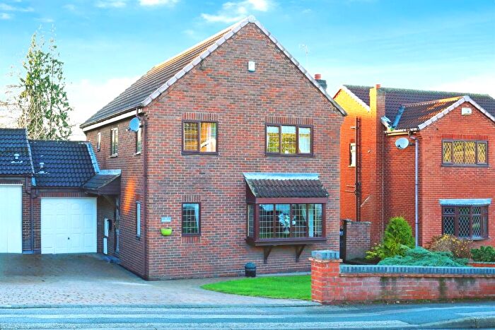 4 Bedroom Link Detached House For Sale In Grosvenor Road, Bircotes, Doncaster, DN11